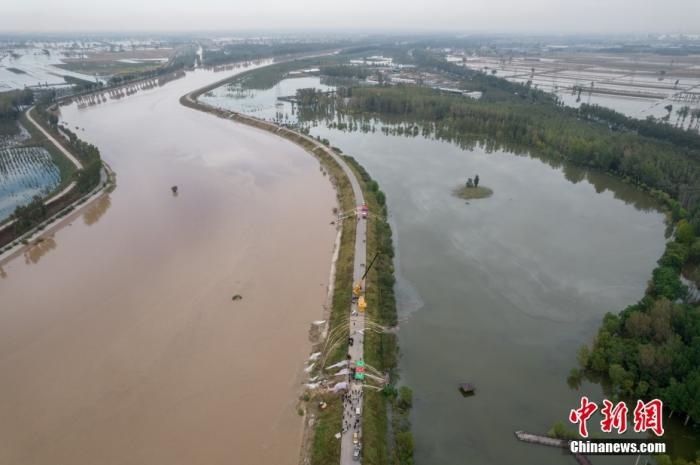 資料圖：10月10日，山西省介休市汾河濕地公園遭遇洪水倒灌。<a target='_blank' href='http://www.chinanews.com/'>中新社</a>記者 韋亮 攝