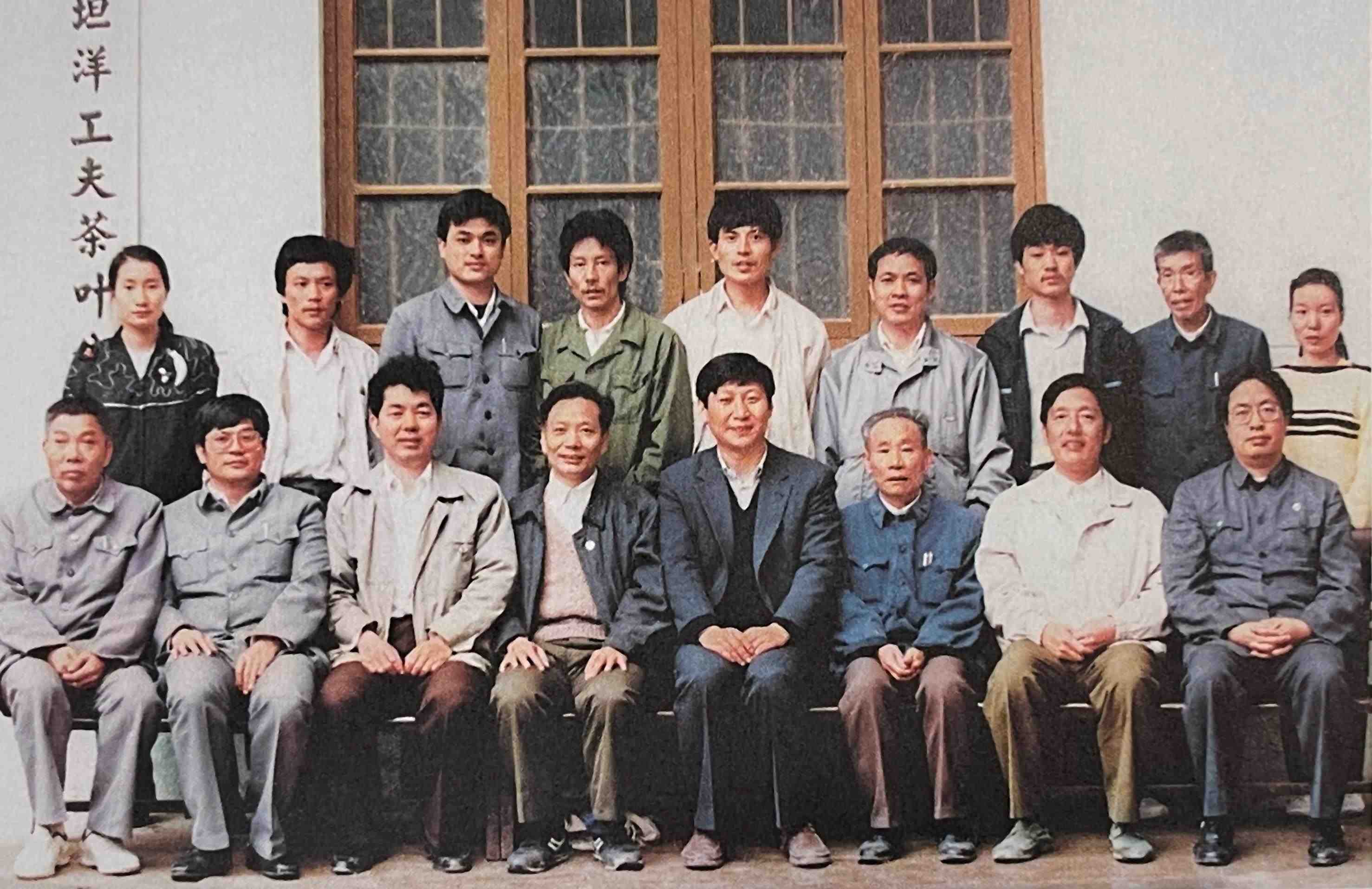 1990年5月，剛調(diào)任福州市委書記的習(xí)近平到寧德交接工作時(shí)，調(diào)研福安市社口鄉(xiāng)坦洋工夫茶葉公司。