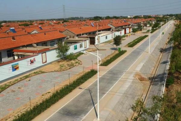 后仙莊村整治后道路整潔，住房整齊劃一