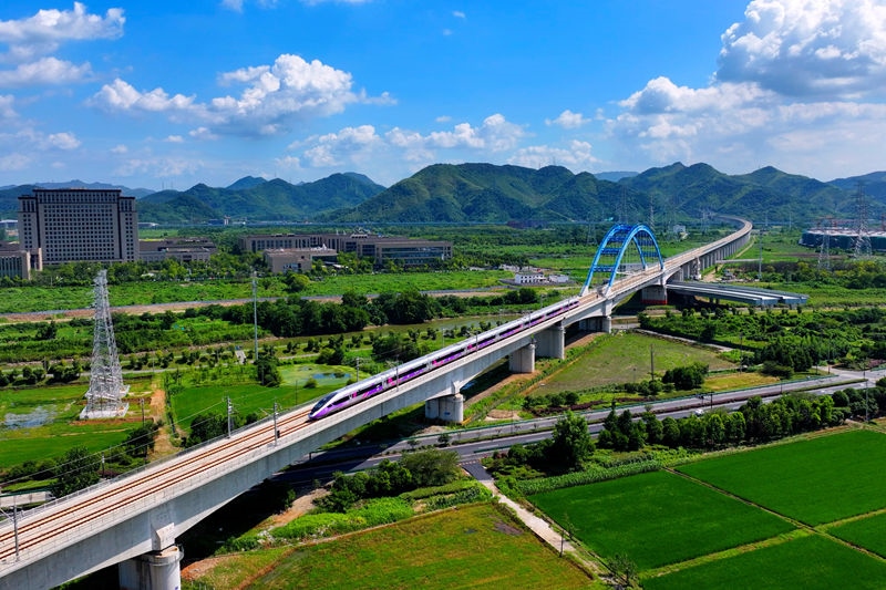 復(fù)興號亞運智能動車組列車。上海鐵路局融媒體中心供圖