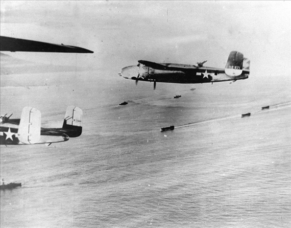 1942年4月18日，美國(guó)航空母艦甲板上B－25解放式轟炸機(jī)起飛轟炸東京工業(yè)區(qū)域，此為日本首次受盟軍之進(jìn)攻。