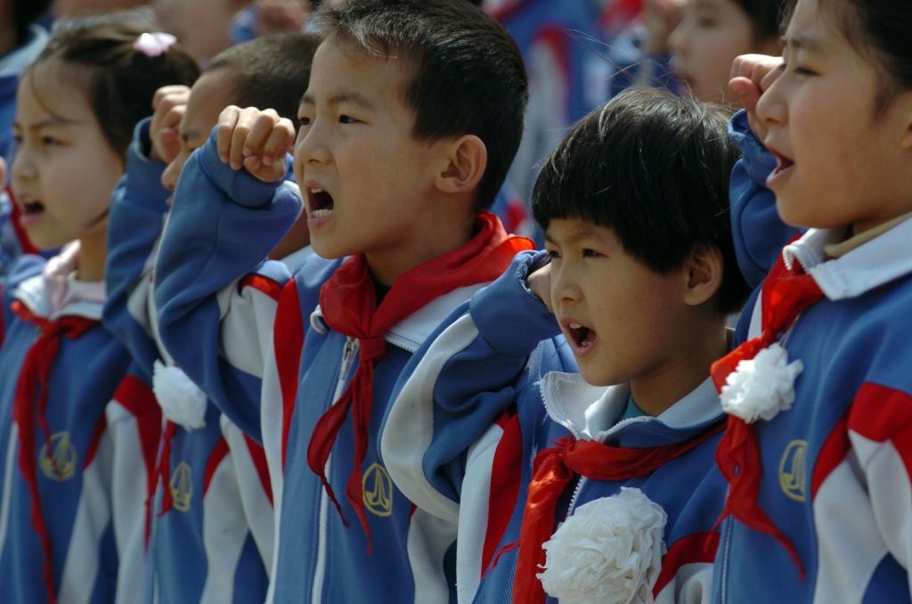 2006年4月5日，天津緣誠小學的同學們來到平津戰(zhàn)役紀念館祭奠英烈，表達對革命先烈的緬懷之情。