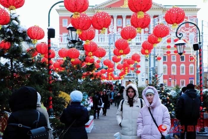 俄羅斯民眾在活動現(xiàn)場參觀游玩。人民網(wǎng)記者 隋鑫攝