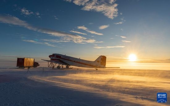 2月5日，“雪鷹601”?？吭谀蠘O中山冰雪機場。新華社發(fā)（裴文悅攝）