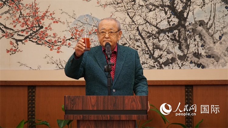 原東京國際電影節(jié)主席依田巽致祝酒辭。人民網(wǎng) 蔣曉辰攝