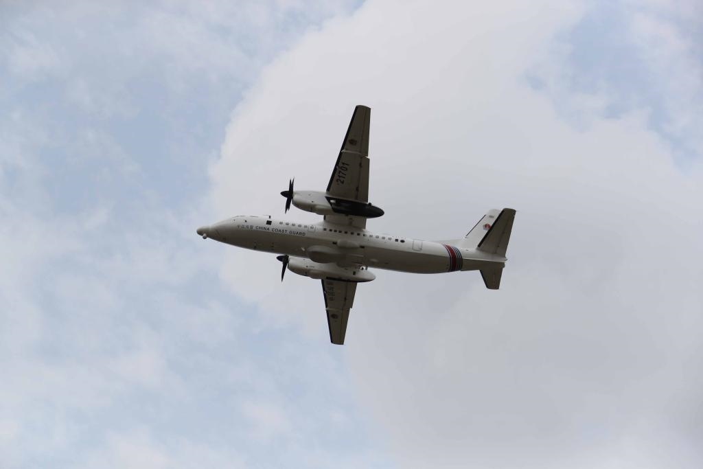 圖為5月14日海警飛機在休漁海域進行空中巡查。（中國海警局南海分局供圖）