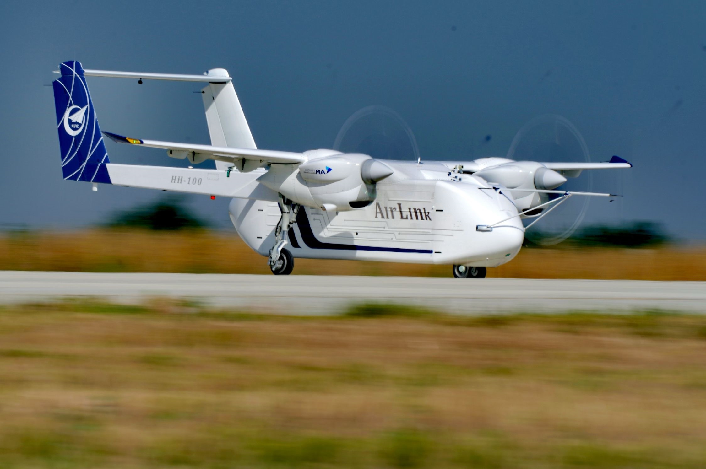 △2024年6月12日，HH-100航空商用無人運輸系統(tǒng)驗證機在西安藍田通用機場首飛成功。