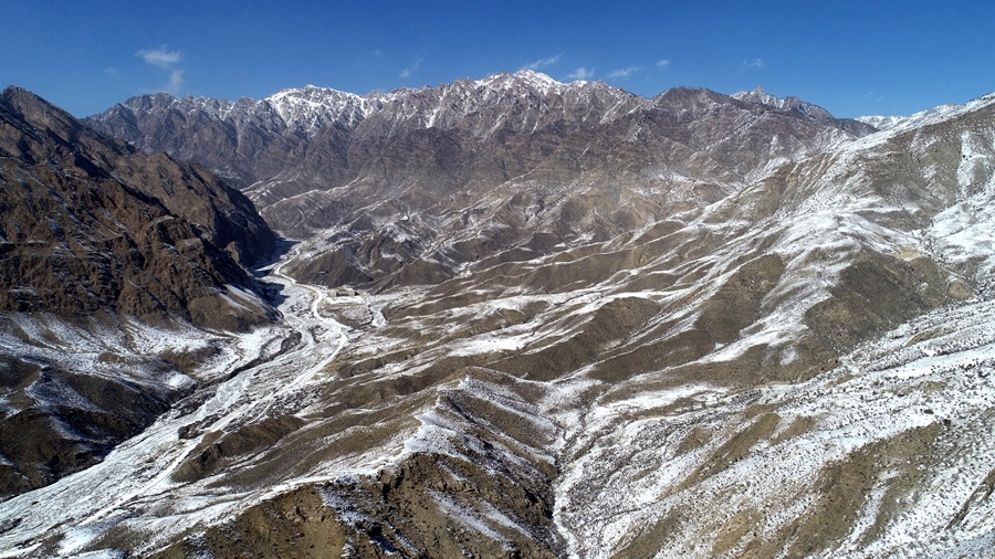 2023年2月9日在寧夏賀蘭山蘇峪口國家森林公園拍攝的雪后賀蘭山（無人機(jī)照片）。新華社記者 王鵬 攝