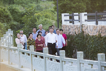 2015年5月25日，習(xí)近平總書(shū)記在浙江省舟山市定海區(qū)干覽鎮(zhèn)新建社區(qū)視察。