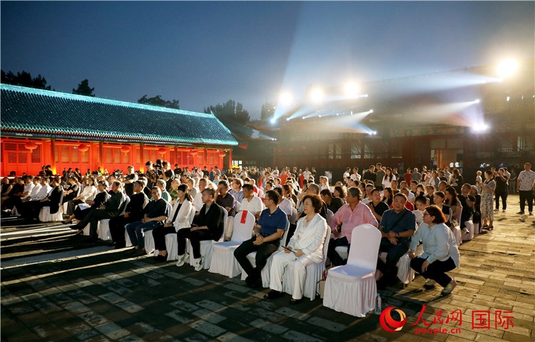 “光影北京——2024世界燈光師大會(huì)”開幕式現(xiàn)場。人民網(wǎng)記者 趙益普攝