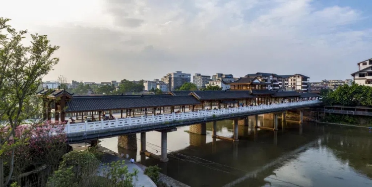 樂山蘇稽古鎮(zhèn)廊橋。樂山市委宣傳部供圖