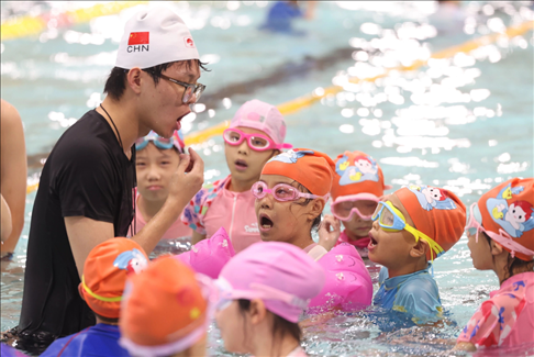 今年8月，杭州青少年活動(dòng)中心與共青團(tuán)杭州市濱江區(qū)委聯(lián)合主辦2024年“小候鳥(niǎo)”體育夏令營(yíng) 杭州青少年活動(dòng)中心供圖