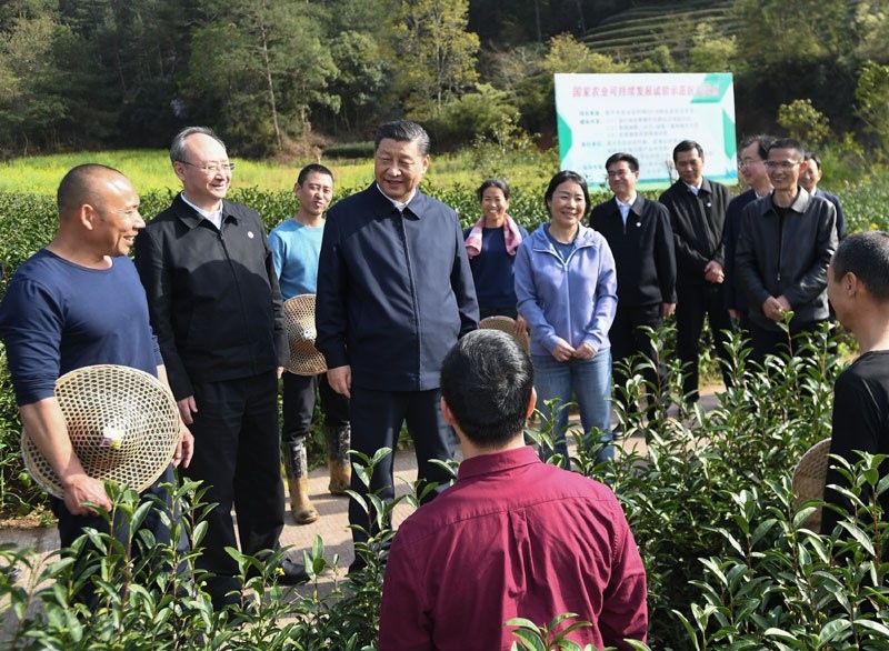 2021年3月22日，習(xí)近平總書記在福建南平武夷山市星村鎮(zhèn)燕子窠生態(tài)茶園，同科技特派員、茶農(nóng)親切交流，了解當(dāng)?shù)夭璁a(chǎn)業(yè)發(fā)展情況。