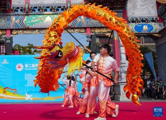 10月19日，廣州體育學(xué)院龍獅隊(duì)在傳統(tǒng)舞龍項(xiàng)目中比賽，最終他們獲得該項(xiàng)目金獎(jiǎng)。