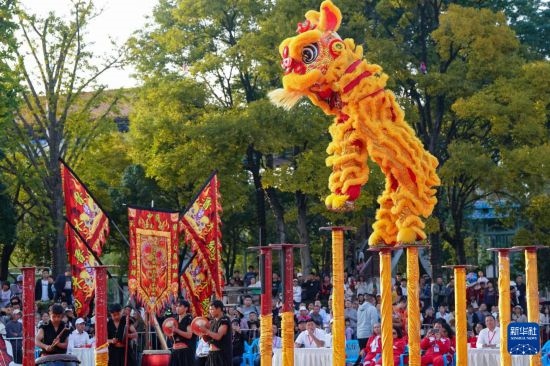 10月19日，云南魯木納龍獅藝術(shù)團(tuán)隊(duì)員在南獅高樁自選套路項(xiàng)目中比賽，最終他們獲得該項(xiàng)目銅獎(jiǎng)。