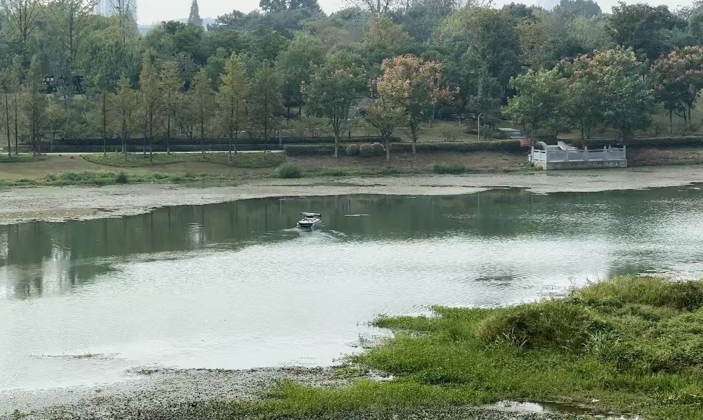 浙江湖州安吉縣滸溪幸福河湖景色宜人。人民網(wǎng)記者 申佳平攝