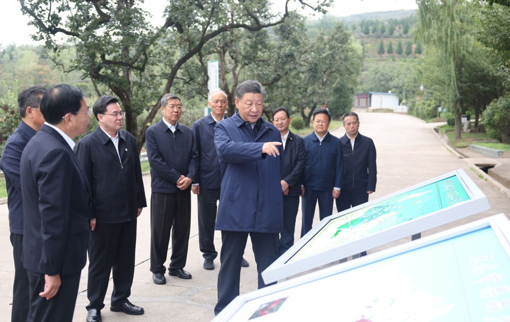 2024年9月11日，習(xí)近平在甘肅省天水市麥積區(qū)南山花牛蘋果基地考察時(shí)，聽取引洮供水工程情況匯報(bào)。當(dāng)?shù)弥?00萬群眾從此告別苦咸水后，總書記十分高興。他要求加強(qiáng)維護(hù)和管理，讓這項(xiàng)工程在沿線群眾生產(chǎn)生活中發(fā)揮更大效用。